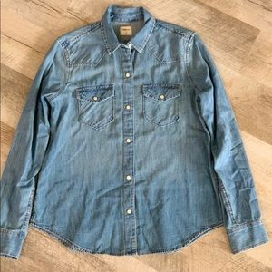 GAP classic denim pearl button down top.